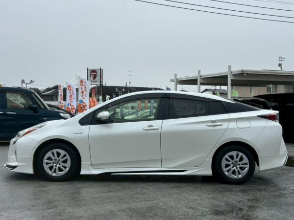 プリウス Sセーフティプラス 50前期 モデリスタフルエアロ付