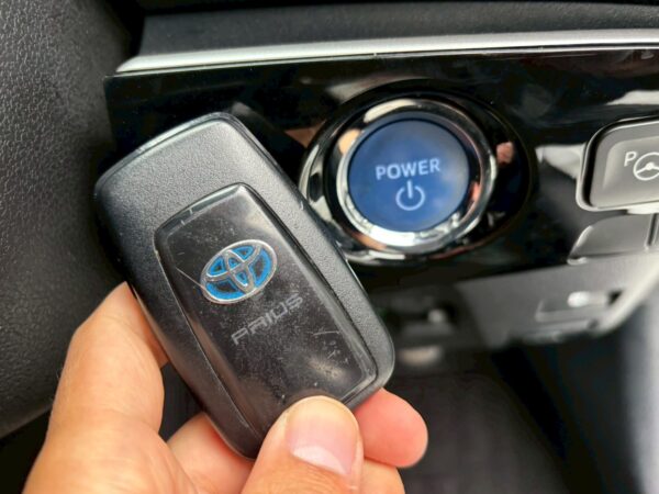 プリウス Sセーフティプラス