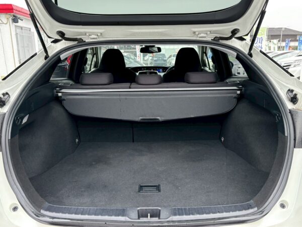 プリウス Sセーフティプラス