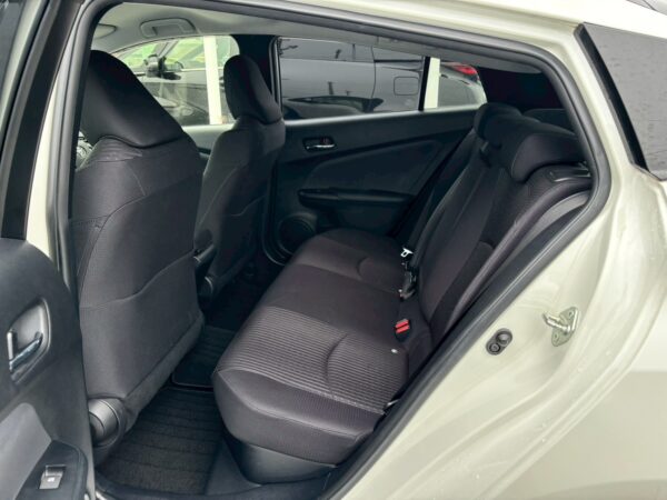 プリウス Sセーフティプラス