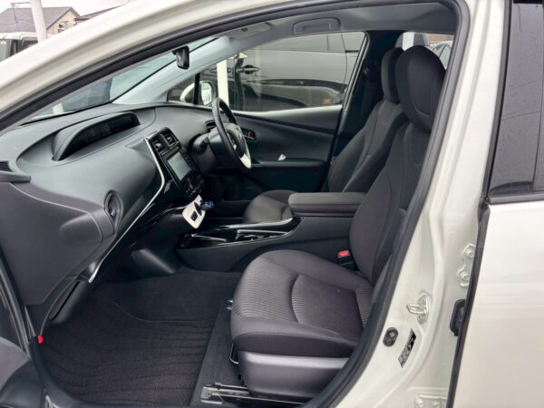 プリウス Sセーフティプラス