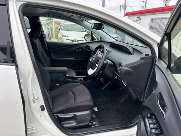 プリウス Sセーフティプラス