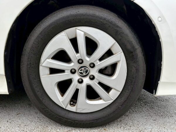 プリウス Sセーフティプラス