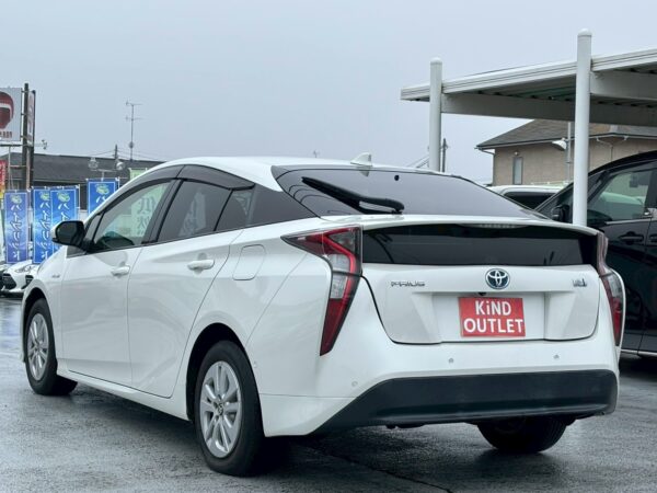 プリウス Sセーフティプラス