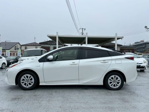 プリウス Sセーフティプラス