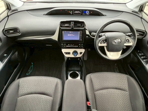 プリウス Sセーフティプラス