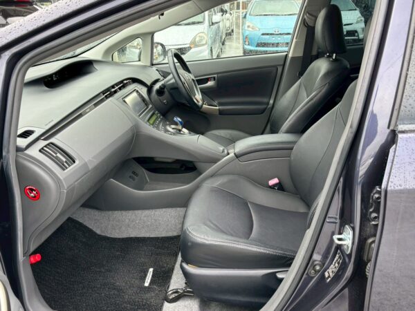 プリウス G LEDエディション