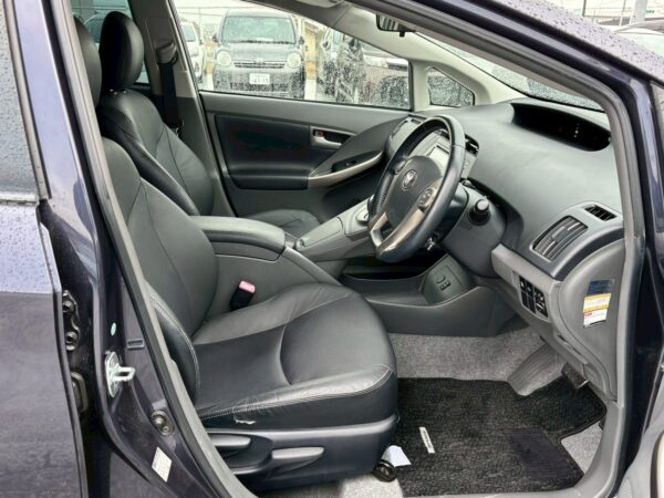 プリウス G LEDエディション