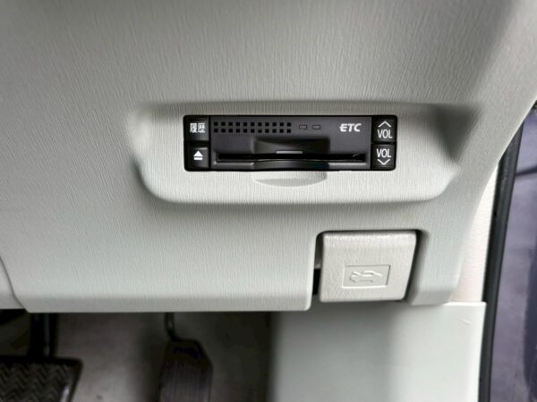 プリウス S LEDエディション