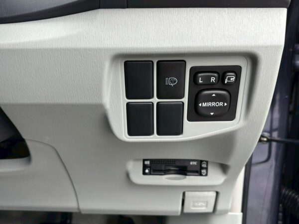 プリウス S LEDエディション