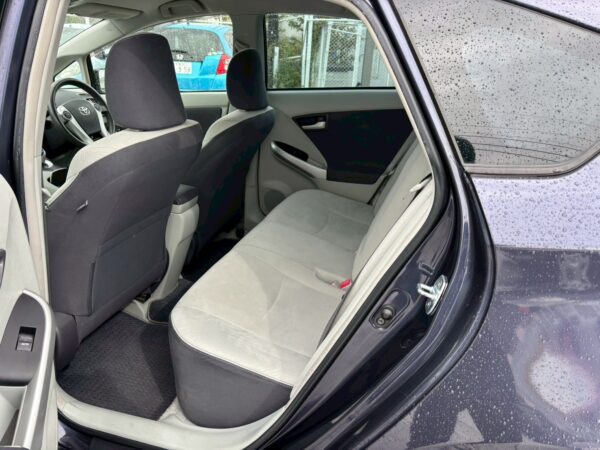 プリウス S LEDエディション