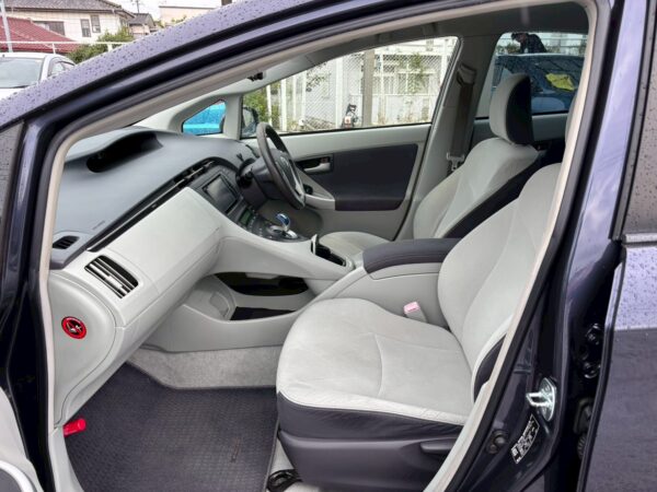 プリウス S LEDエディション