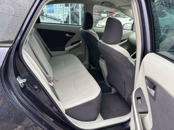 プリウス S LEDエディション