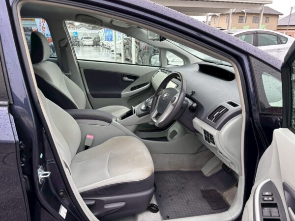 プリウス S LEDエディション