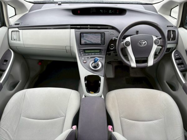 プリウス S LEDエディション