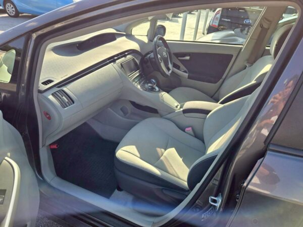 プリウス S LEDエディション 30前期