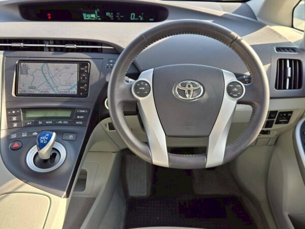 プリウス S LEDエディション 30前期