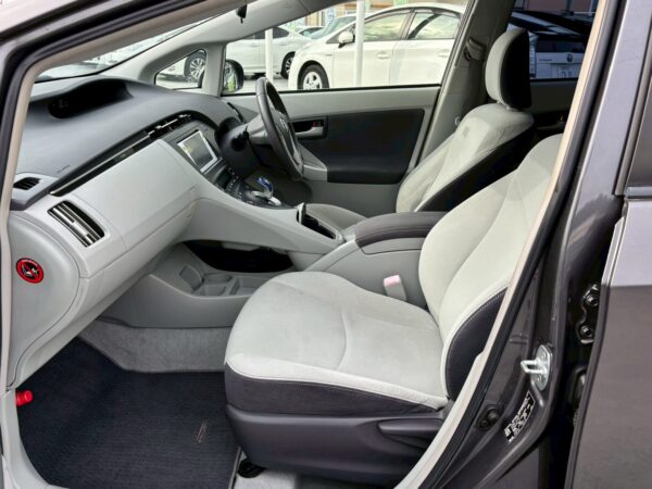 プリウス S LEDエディション 30前期