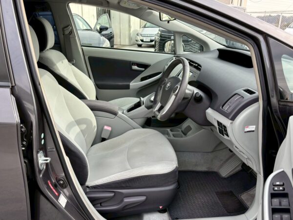 プリウス S LEDエディション 30前期