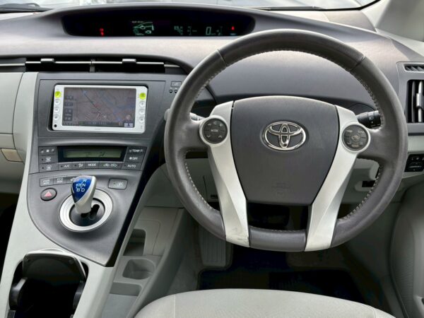 プリウス S LEDエディション 30前期