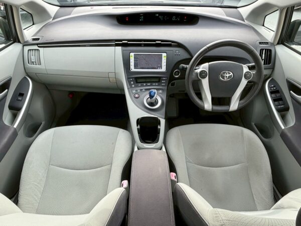 プリウス S LEDエディション 30前期