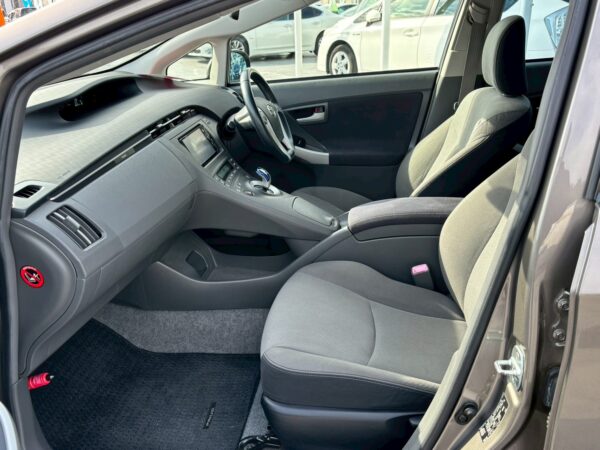 プリウス S LEDエディション 30前期