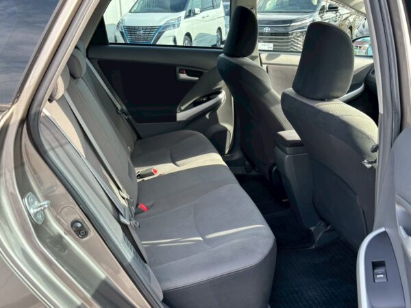 プリウス S LEDエディション 30前期