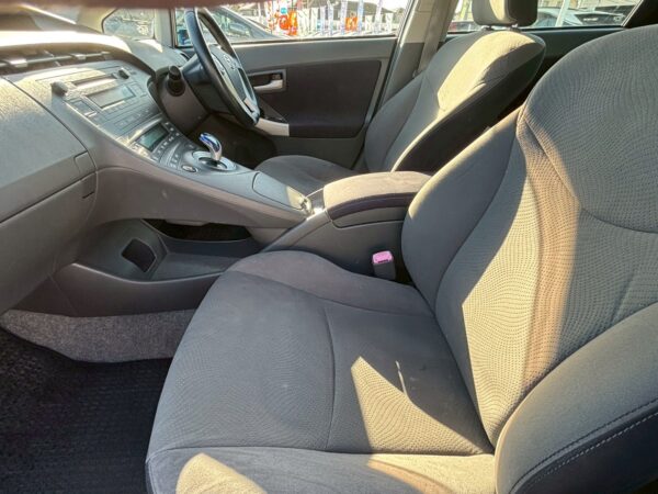 プリウス S LEDエディション