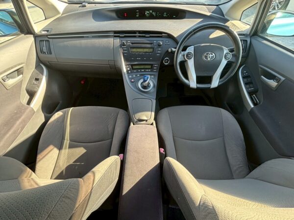 プリウス S LEDエディション