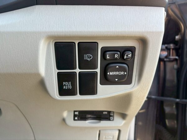 プリウス S LEDエディション