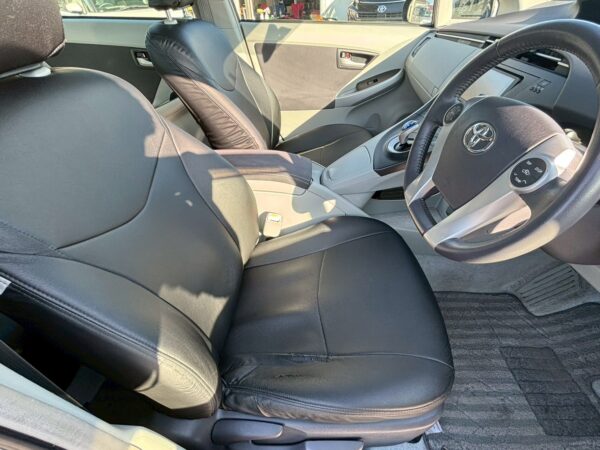 プリウス S LEDエディション