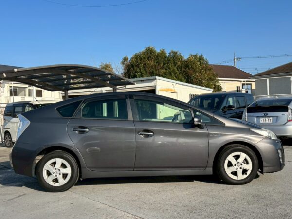 プリウス S LEDエディション