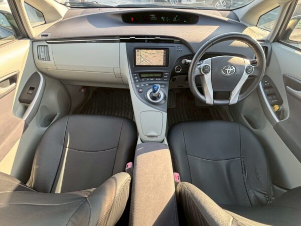 プリウス S LEDエディション