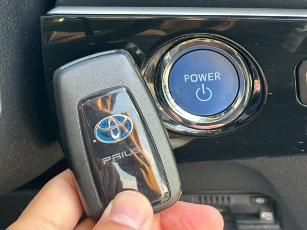 プリウス Sセーフティプラス