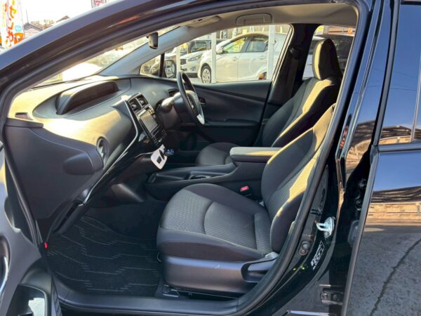 プリウス Sセーフティプラス