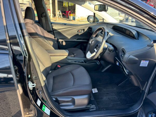 プリウス Sセーフティプラス