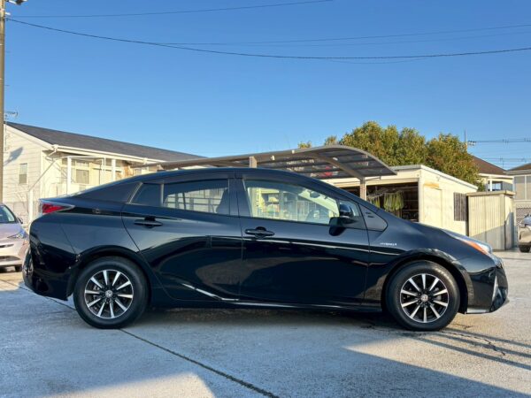 プリウス Sセーフティプラス