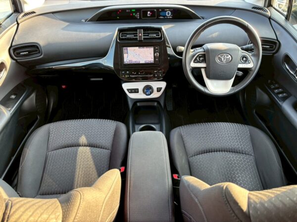 プリウス Sセーフティプラス