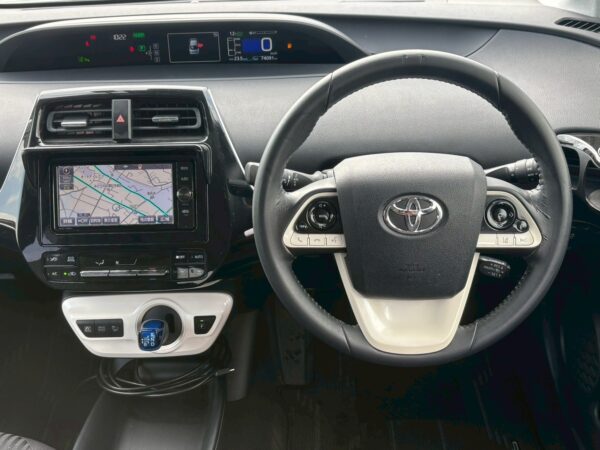 プリウス Sセーフティプラス モデリスタエアロ付