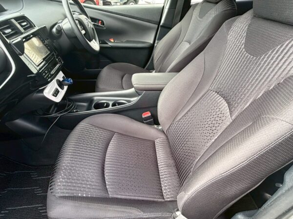 プリウス Sセーフティプラス モデリスタエアロ付