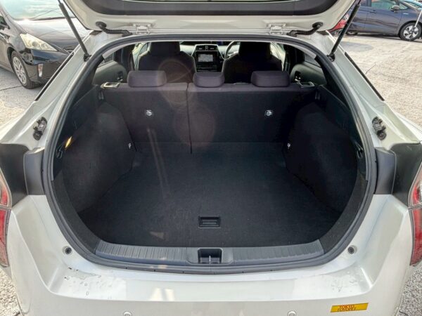 プリウス Sセーフティプラス モデリスタエアロ付