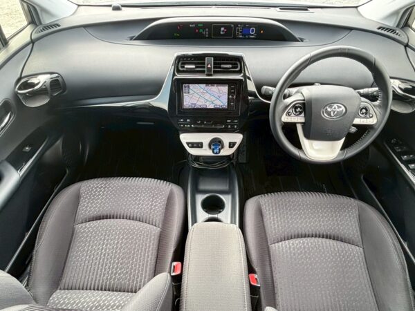 プリウス Sセーフティプラス モデリスタエアロ付