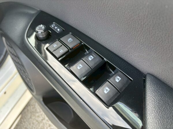 プリウス Sセーフティプラス モデリスタエアロ付