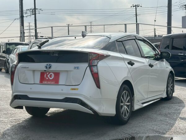 プリウス Sセーフティプラス モデリスタエアロ付