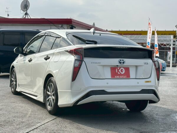 プリウス Sセーフティプラス モデリスタエアロ付