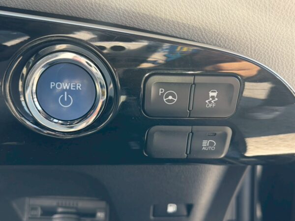 プリウス Sセーフティプラス モデリスタエアロ付