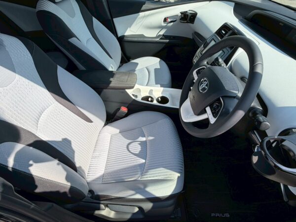 プリウス Sセーフティプラス モデリスタエアロ付