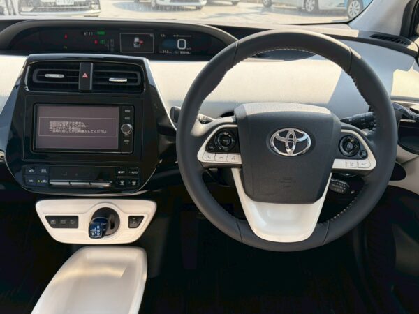 プリウス Sセーフティプラス モデリスタエアロ付