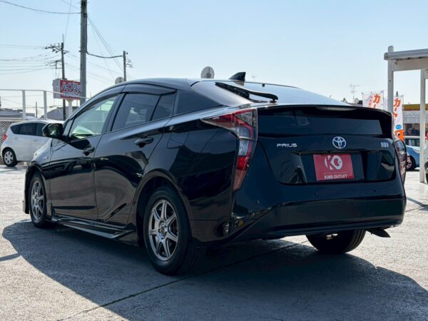 プリウス Sセーフティプラス モデリスタエアロ付