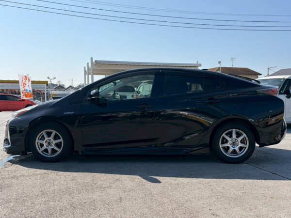 プリウス Sセーフティプラス モデリスタエアロ付